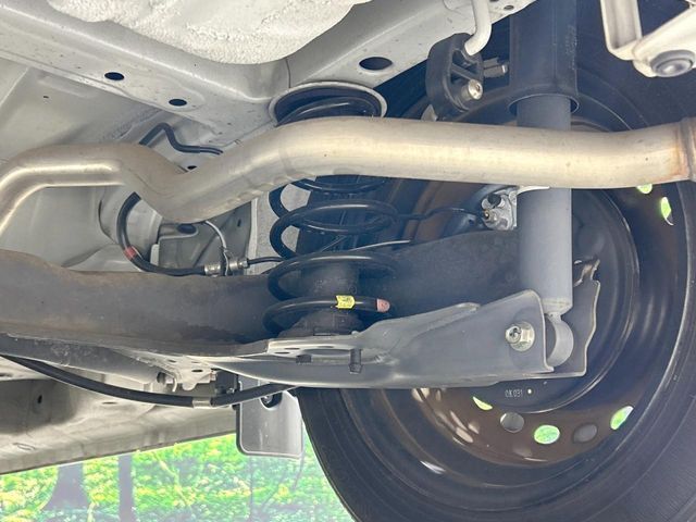 お車を安心してお乗りいただく為には、足回りの定期点検が欠かせません。サービスサポート（有償保証）では無料点検もご提供しており、安心のカーライフをお過ごしいただけるサポート体制が整っています。
