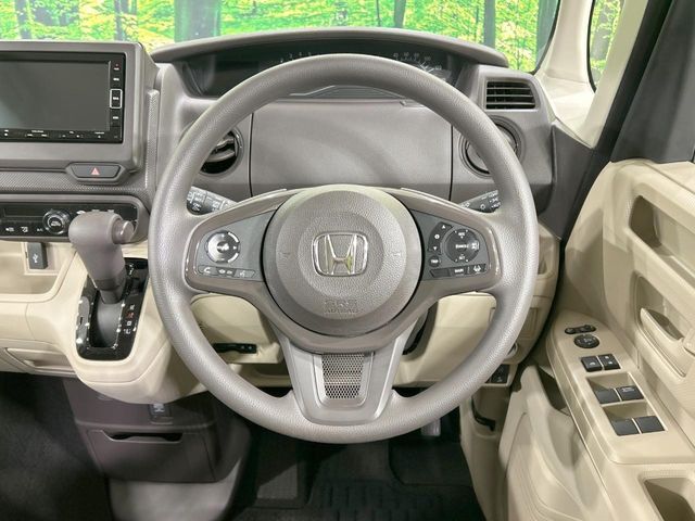 【ステアリングスイッチ】運転中、前方から目線をそらすことなく、オーディオ等の操作が可能な便利機能！安心＆快適なドライブを演出してくれます♪