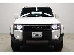 丸目ヘッドランプ　LEDウインカーランプ　ヘッドライトクリーナー　高輝度で点灯速度が速く、しかも消費電力の少ないLEDをハイ・ロービームに採用。