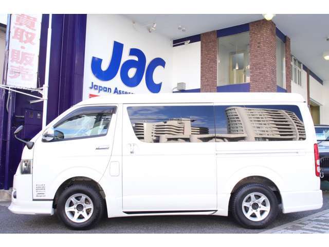 サイドシルエットも美しさが伝わります☆独創的なエクステリアが魅力的☆飽きのこない美しいシルエットです☆