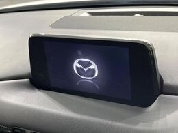 【メーカー純正ナビ】インテリアに溶け込むスタイリッシュな「専用設計」メーカーナビを装備♪視認性や操作性など基本性能にも優れ、より上質なカーライフをお楽しみいただけます。