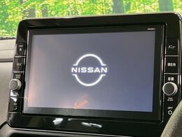 【純正9型ナビ】人気の純正ナビを装備しております。ナビの使いやすさはもちろん、オーディオ機能も充実！キャンプや旅行はもちろん、通勤や買い物など普段のドライブも楽しくなるはず♪