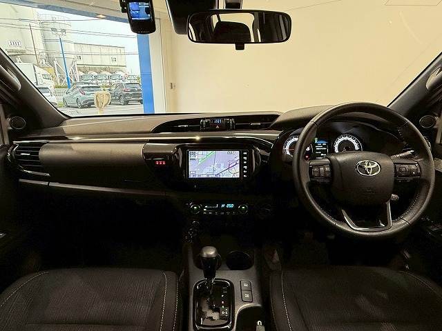 コックピット。車内もキレイで嫌な臭いもありません！ご納車後の臭いが付きにくくなる「空気触媒コーティング」もあります。