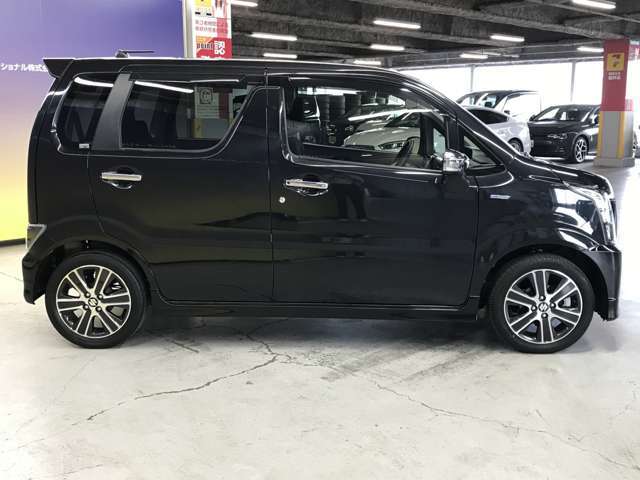 エンジンルーム、室内、クリーニング済みです。厳選したお車を屋内展示場にて展示中☆車両品質には自信がございます！ぜひ一度ご来店ください！！