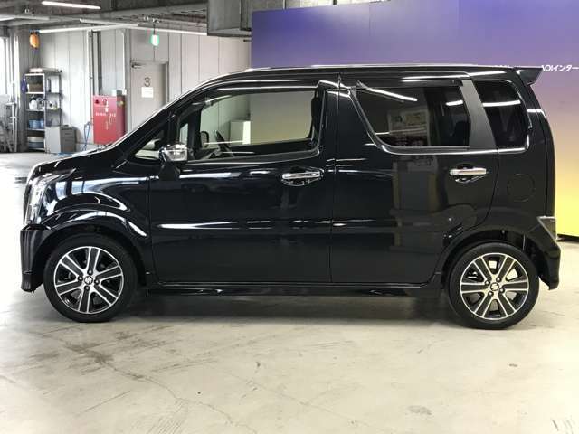 エンジンルーム、室内、クリーニング済みです。厳選したお車を屋内展示場にて展示中☆車両品質には自信がございます！ぜひ一度ご来店ください！！