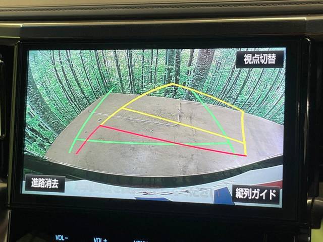 【バックカメラ】駐車時に後方がリアルタイム映像で確認できます。大型商業施設や立体駐車場での駐車時や、夜間のバック時に大活躍！運転スキルに関わらず、今や必須となった装備のひとつです！