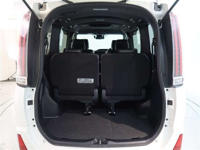 広々としたラゲージスペースを備えています。大きなものや長さのある荷物もしっかりと積み込めます。