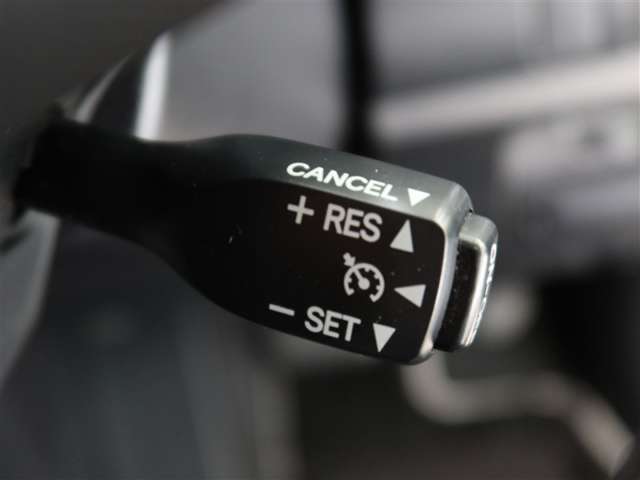 クルーズコントロール付きで高速道路走行での疲労を軽減します。