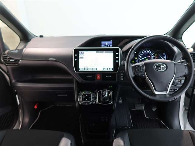 見通しのよいすっきりとした視界で、誰でも運転しやすいです。運転のしやすさは疲れにくさにも繋がりますよ♪