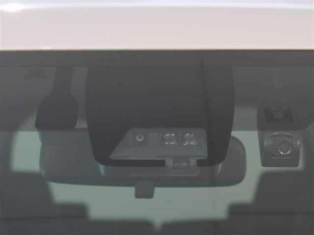 サポカーは、高齢運転者を含めたすべてのドライバーによる交通事故の発生防止・被害軽減対策の一環として、国が推奨する新しい自動車安全コンセプトです。詳しくは販売店スタッフまでおたずねください。