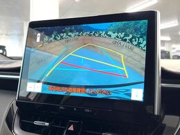 【バックカメラ】駐車時に後方がリアルタイム映像で確認できます。大型商業施設や立体駐車場での駐車時や、夜間のバック時に大活躍！運転スキルに関わらず、今や必須となった装備のひとつです！