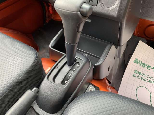 ★中古車なので、傷や凹みは多少はございます。小さな傷から大きな傷までさまざまです。大きな傷凹みは鈑金塗装修理後にお渡しを致しております。自社鈑金工場完備ですので、スピーディーな対応が可能です！