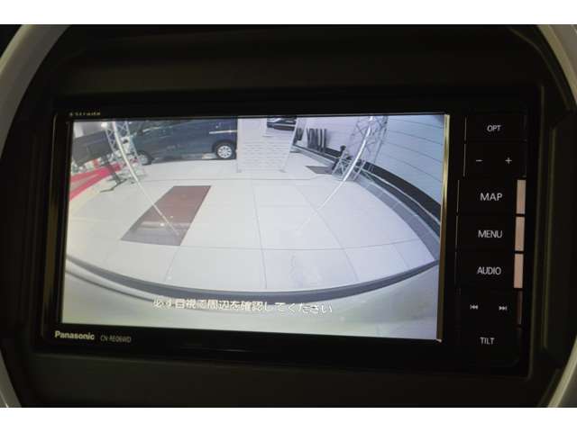 バックモニター機能付きです！バックする際に後方の様子をカーナビのモニター上に表示してくれます。運転席にいながら、後方が確認できるので、バック駐車が、スムーズに行えます。