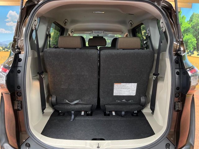 積み下ろしのしやすいデッキにはたっぷりと荷物を積み込んでいただけます。遊びから仕事まで、様々なシーンで頼れます♪