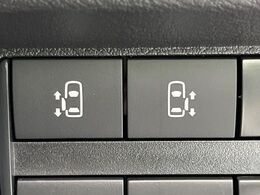 【両側パワースライドドア】スマートキーや運転席のスイッチで後席両側スライドドアの開閉が可能♪電動だから力を入れてドアを開ける必要が無く、小さなお子様でも簡単に開け閉めでき快適です♪
