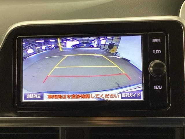 後方確認が便利なバックカメラ搭載、駐車時も安心です！！