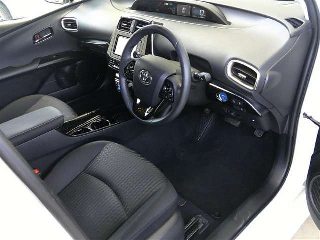 清潔で広々した座席です！是非、現車を見て体感してみてください。