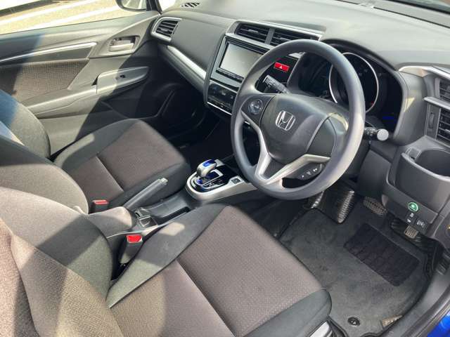 敷地内には整備工場も併設しておりますので、購入後のメンテナンスや定期点検・車検も受け付けております。