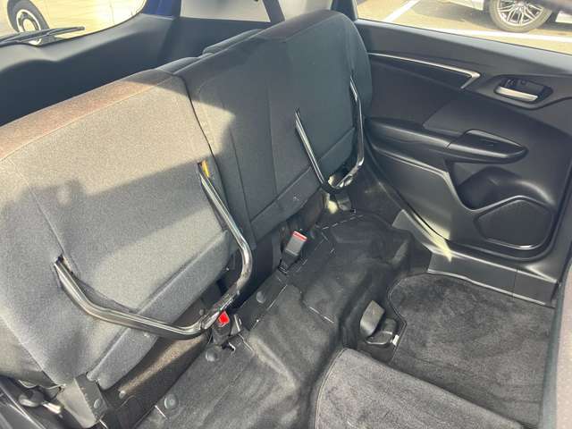 当店の車は全台保証付きで購入後も安心です。保証期間中は全国のホンダディーラーで保証修理を受け付けております。（詳細はスタッフまで！）