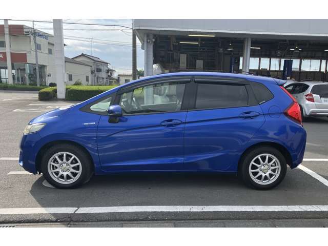 お客様をお待たせせずにお出迎えさせていただきたいので、ご来店の前にお電話を頂けますと幸いです。その際は「カーセンサー見た」とお伝えください！