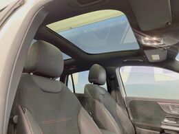 ●サンルーフ：開放感たっぷりの希少装備、サンルーフが装着されています！車内に明かりを取り入れたり景色を楽しむ以外にも、車内の空気も簡単に換気できて快適です！