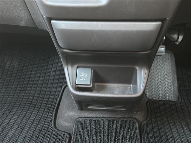 【フロアマット】車内を綺麗に保つのには必須のアイテムです。当店ではフカフカな新品マットも絶賛取り扱い中！ぜひご相談くださいませ。