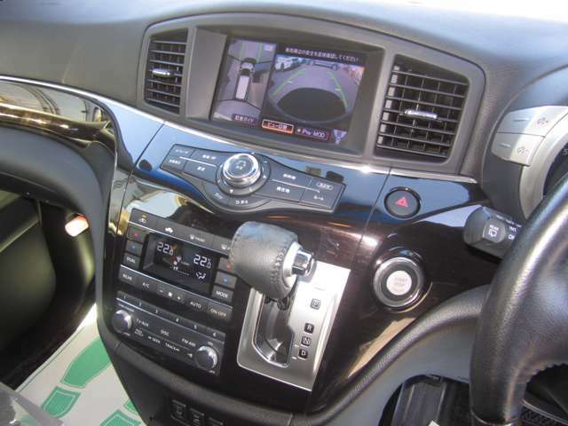 AUTO開閉式後席大型フリップダウンモニター付DVDビデオ再生機能付純正カーウイングスHDDナビゲーションシステム　地デジフルセグTV