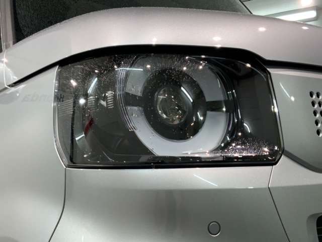 LEDヘッドライトは、点灯の瞬間から最大光量を発揮し、突然暗くなるトンネルなどでの安定感を高めます。