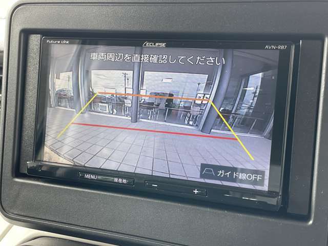 ◆バックカメラ装備◆バックギアへシフトチェンジすると瞬時にナビ画面に後方が映し出され、狭い駐車場での車庫入れ、雨の日や夜間など視界の悪い時にも状況がしっかり把握できとても便利！後方確認も安心です☆