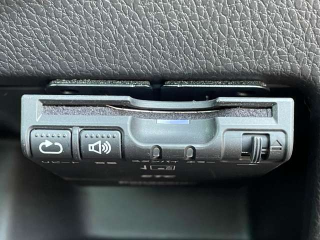 「ETC車載器」　料金所での通行券の受け取りや料金の支払いのための、一時停止や現金のやりとりが不要♪停車が不要になることによる渋滞緩和にも威力を発揮します♪セットアップもカーチスにお任せください♪