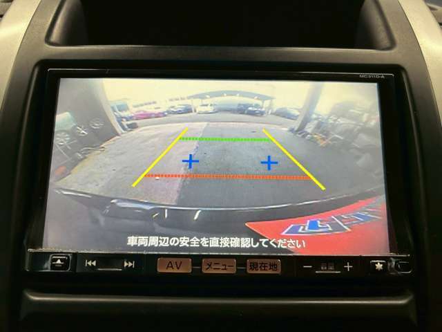 【バックカメラ】運転席から画面上で安全確認ができます。駐車が苦手な方にもオススメな便利機能です。