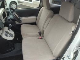 シートの状態も良く、目立った傷や汚れはありません。ゆったり広々の車内スペース☆一人一人の空間に余裕があります。