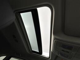 【サンルーフ】解放感溢れるサンルーフ！！車内には爽やかな風や太陽の穏やかな光が差し込みます♪
