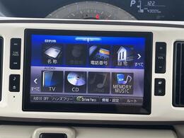 純正ナビです。インパネとの一体感があります。