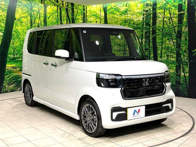 大好評のボディコーティング「弾スプラッシュコート」もご納車までに施工可能。通常のガラスコートと異なる、耐久年数6年の無機質ガラスコーティングが、ボディをキレイな状態に保ってくれます。