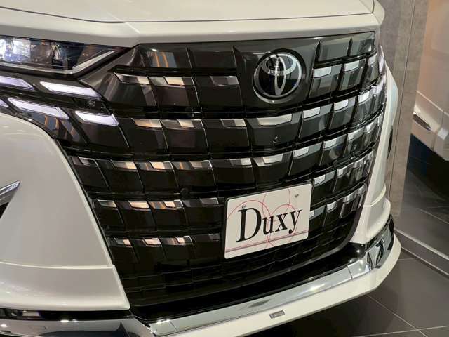 迫力のフロントフェイス☆彡皆様のセンスで素敵なお車に仕上げてください☆彡　私たちはドレスアップ、カスタムのお手伝いをさせて頂きます。　じっくりしっかりご意見を伺いながら素敵なお車に仕上げて参ります☆彡