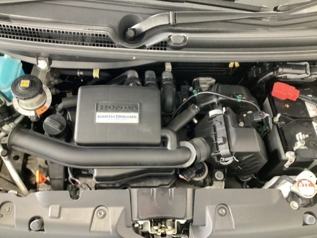 ホンダスタッフがしっかり整備して保証付きにてお渡し致します。エンジンルーム＆室内ルームともにクリーニング済みで清潔です。快適なドライブをお楽しみください。