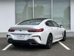 Emergency Service 365日24時間体制で、万一の故障などのトラブルに対応。応急処置のアドバイスのみならず、保証期間中は出張修理やレッカーなどの手配、さらにはお客様の代替交通手段やホテルの確保を行います。