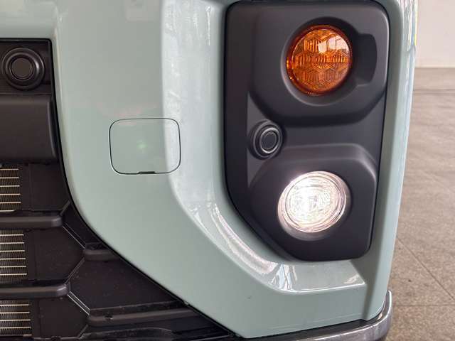 届出済未使用車なので内外装共に使用感がなくおろしたての気分が味わえます。また、高年式なので、数年後に乗り換えるなんて時も乗り方次第では下取り費用の金額もある程度見込めるのではないでしょうか？
