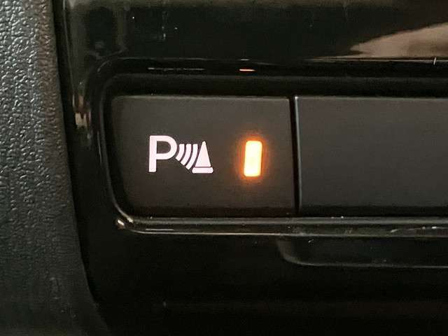 こちらのボタンはコーナーセンサーといって障害物が近くなるとお知らせしてくれます。