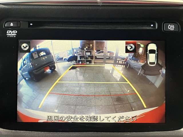 バックカメラ装備されておりますので後ろを目視出来なくてもカメラが付いているので安心です♪