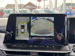 車を空から見たような映像が映る、アラウンドビューモニターで車両周辺の安全確認も一目でできます！小さなお子様や障害物も確認できるので、運転のし易さだけではなく事故防止にも役立ちます♪