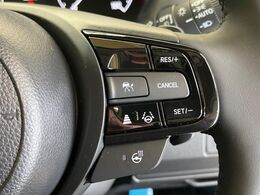 【アダプティブクルーズコントロール】高速道路での長距離走行が楽に！！自動で速度を保つクルーズコントロールが、衝突軽減システムと連携し、前方の車両を感知して車間を保つように速度調節してくれます！！
