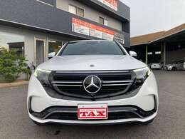 メーカー保証継承後の納車です。費用は車両本体価格に含まれます。全国のディーラーで保証修理が受けられます。一般保証R10年10月まで、駆動用バッテリーはR13年10月までの保証が適用できます。