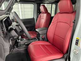 目が覚めるようなレッドカラーが印象的なレッドナッパレザーインテリア。ルビコンカラーであるレッドステッチが入るルビコン392のNEWインテリアです！