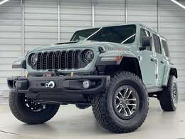 ルビコン392をわかりやすく説明すると、オフロードに特化したグレードのルビコンをさらにパフォーマンスアップさせたV8エンジン搭載スペシャルモデルです。