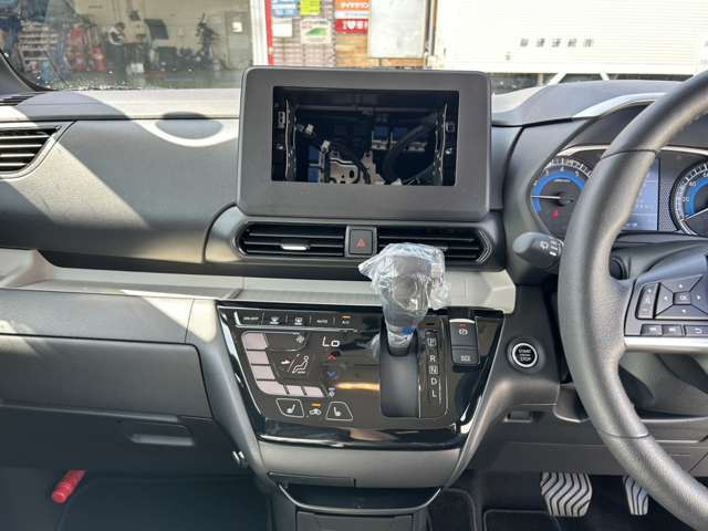 ケイカフェでは、快適なカーライフを過ごしていただくためにオイル交換～定期点検や車検整備なども実施。国土交通省トップランクの指定工場6拠点、認証工場1拠点の体制で高いクオリティの整備を実施しております。