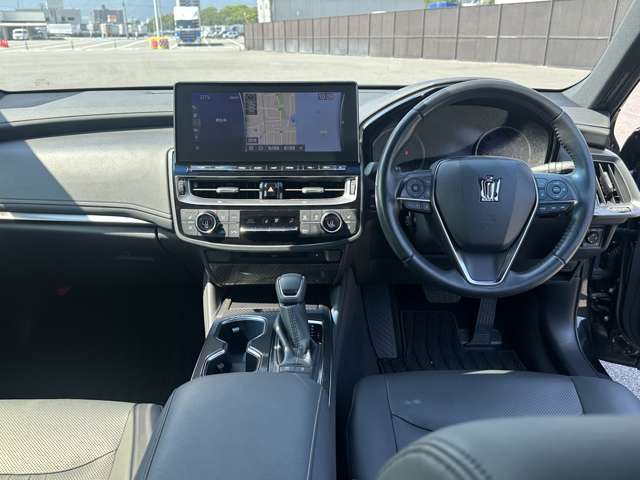 ☆OPカラーヘッドアップディスプレイ☆ステアヒーター☆パドルシフト☆ETC2.0☆カーボン調インテリアパネル☆