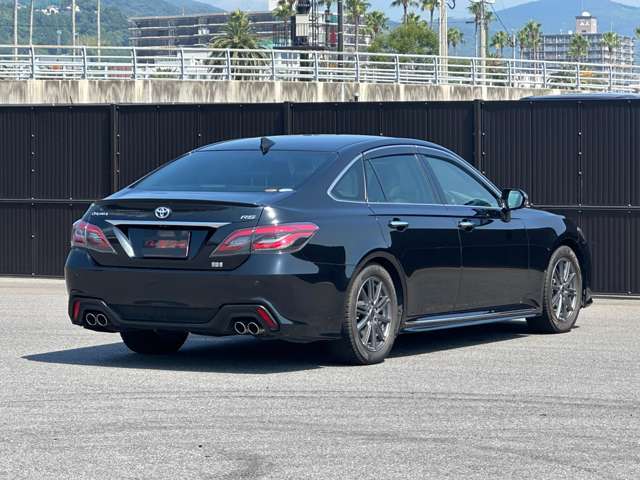 ☆左右4本出しエキゾーストテールパイプ☆ブラインドスポットモニター/後方車両への接近警報☆パーキングサポートブレーキ☆リヤクロストラフィックアラート☆LEDシーケンシャルターンランプ☆