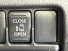 【パワースライドドア】スマートキーや運転席のスイッチでスライドドアの開閉が可能♪電動だから力を入れてドアを開ける必要が無く、小さいお子様でも、重い荷物を持っている時もラクに開け閉めできます♪